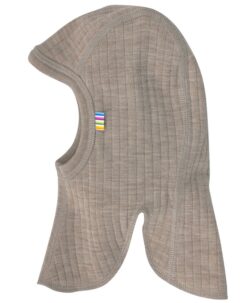Varm og myk ullbalaclava i dobbel ull fra Joha. Dekker små ører godt og er tøyelig og god å ha på. Laget av 100% merinoull. Sertifiseringer: OEKO-TEX® Standard 100 & Woolmark Pure Merino Wool.