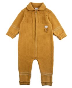 Lillelam basic sparkedress i 100% merinoull er en deilig og myk sparkedress med glidelås som passer fint som trille- eller kjøredress. Dette er en av bestselgerne fra Lillelam. Ermer og ben kan brettes ned når barnet vokser. Kan maskinvaskes ved 40° C ullvask.