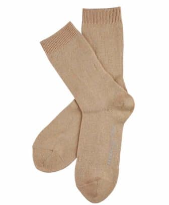 Falke cosy wool sokker i en varm og myk blanding med ull og cashmere. Disse sokkene er ikke for tykke eller tynne i en super kvalitet som varmer og holder seg fine lenge. Laget av 30% ull, 27% viskose, 26% polyamid og 17% cashmere. Vaskes fint på ullprogram i vaskemaskin med vaskemiddel for ull/silke.