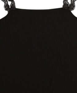 Topp med søte blonde stropper i smal ribbestrikk i 70% merinoull og 30% silke fra Joha. Kvaliteten er ekstra myk og tøyelig. Sertifisert av Woolmark og Standard 100 fra OEKO-TEX®.