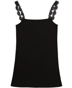 Søt singlet til dame fra danske Joha med søte blonde stropper. Kvaliteten er ekstra myk og tøyelig. Passer sammen med truse i samme kvalitet. 70% merinoull og 30% silke Normal i størrelsen, men ribb vil utvide seg litt i bruk Kan vaskes maskinvaskes på ullprogram 40° C Sertifiseringer: Standard 100 fra OEKO-TEX® og Wool Rich Blend
