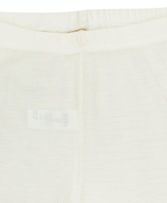 Longs i fin ull/silke ribb fra Joha. Longsen har en liten blondekant nederst. Laget av 85% merinoull og 15% silke. Sertifisert av Woolmark og Standard 100 fra OEKO-TEX®.