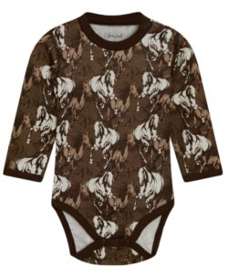 Myk og varm body fra ColorWool Merino i ull/bambusviskose med ville hester. Det er tynn bambusviskose innerst og fin merinoull ytterst. Dette er en kvalitet vi anbefaler til ekstra sensitiv hud. Bodyen har knepping på skulderen og sitter fint i halsen så den lille ikke blir kald på brystet. Laget av 50% merinoull, 45% bambusviskose og 5% polyamid. En super ullkvalitet som holder seg fint vask etter vask. Sertifisert med Standard 100 fra OEKO-TEX®.