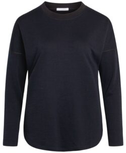 Myk og varm genser fra Claire Woman med fin passform. Genseren har ull på utsiden og myk bambusviskose på innsiden som gjør den helt kløfri i tillegg til å være varm. Genseren passer både til jeans og joggebukse.  Laget av 50% myk merinoull, 45% ull/bambusviskose og 5% polyamid. Produktet har Øko-Tex 100® merking. Vaskes fint på ullprogram i vaskemaskinen med vaskemiddel for ull/silke.