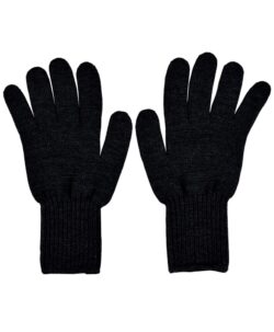 Varme og myke fingervanter fra finske Kivat i 100% merinoull. God og lang ribbekant gjør at de sitter supert på små og store hender. Vaskes i maskin på 30 grader ullprogram (vaskemiddel for ull/silke), strekkes litt i form og  tørkes flatt. Håndvask anbefales ikke siden det er vanskelig å få helt lik temperatur på vask og skylling og da krymper ullen lett. Laget i Finland.