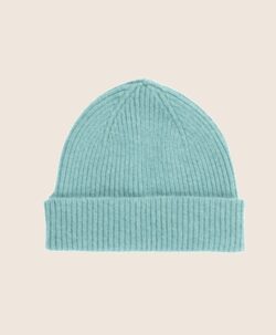 Beanie lue av høy kvalitet fra Le Bonnet Amsterdam. Luen er laget av 75% myk lammeull og 25% angora. Luen har et Caregora sertifikat som betyr at fibrene i plagget er av høyeste kvalitet og fra dyrehold med god dyrevelferd. Dette er en lue som varmer ekstra godt. 