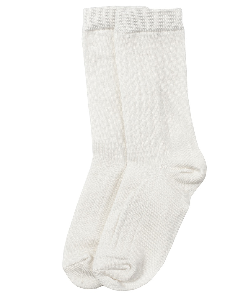 Myke og varme tynne sokker fra Lillelam i deilig merinoull av høyeste kvalitet som sitter godt på en liten fot. Perfekt til bruk året rundt. Kommer i 2-pack. Sokkene kan maskinvaskes på 40° C ullvask. Laget av 80% merinoull, 17% polyamid, 3% elastan.
