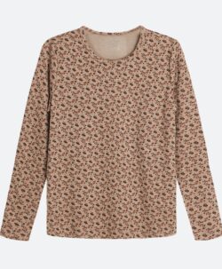 Myk og varm genser med små blomster til dame fra Hust&Claire i 50% merinoull, 45% bambusviskose og 5% polyamid. Det er tynn bambusviskose innerst og fin merinoull ytterst. Sertifisert med Standard 100 fra OEKO-TEX®. Hust&Claire lanserer denne høsten "me&mum". Det er myke og varme plagg til dame i samme kvalitet som til baby og barn.