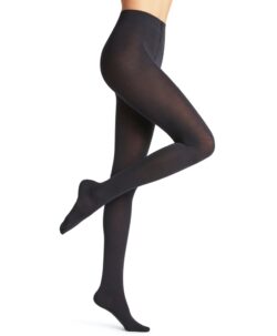 Falke Softmerino strømpebukse i en varm og myk ullblanding. Det er varm ull på utsiden og bomull innerst mot huden, perfekt for sensitiv hud. Falke er kjent for sin gode kvalitet og passform. Har du første testet disse strømpebuksene er det vanskelig å bytte til noe annet. De både sitter godt og holder seg fint lenge.