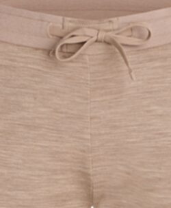 Myk og varm joggebukse til dame fra Hust&Claire i 50% merinoull, 45% bambusviskose og 5% polyamid. Det er tynn bambusviskose innerst og fin merinoull ytterst. Sertifisert med Standard 100 fra OEKO-TEX®. Hust&Claire lanserer denne høsten "me&mum". Det er myke og varme plagg til dame i samme kvalitet som til baby og barn.