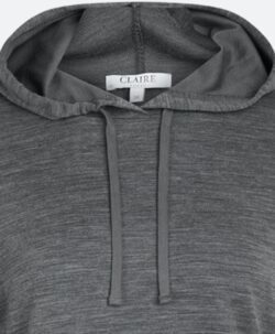Myk og varm hettegenser til dame fra Hust&Claire i 50% merinoull, 45% bambusviskose og 5% polyamid. Det er tynn bambusviskose innerst og fin merinoull ytterst. Sertifisert med Standard 100 fra OEKO-TEX®. Hust&Claire lanserer denne høsten "me&mum". Det er myke og varme plagg til dame i samme kvalitet som til baby og barn.