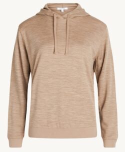 Myk og varm hettegenser til dame fra Hust&Claire i 50% merinoull, 45% bambusviskose og 5% polyamid. Det er tynn bambusviskose innerst og fin merinoull ytterst. Sertifisert med Standard 100 fra OEKO-TEX®. Hust&Claire lanserer denne høsten "me&mum". Det er myke og varme plagg til dame i samme kvalitet som til baby og barn.