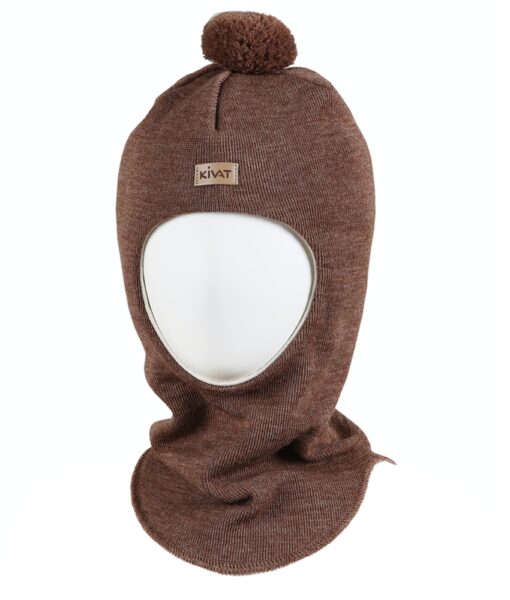 Varm og vindtett balaclava med en dusk og logo fra finske Kivat. Luen er strikket i 100% fin ull og foret med GOTS- sertifisert økologisk bomull. Luen har ekstra padding rundt ører og panne. Dette er en lue som du kan føle deg trygg på at barnet ikke blir kald i. Luen er slitesterk og kan fint kan gå i arv og varme flere. Laget i Finland.