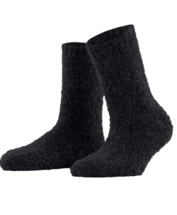 Supervarme og myke kosesokker fra Falke. Med disse holder man varmen på beina gjennom vinteren. Kombinasjonen av alpakka og bouclé garn gjør disse sokkene ekstra varme. Sokkene er laget 70% alpakkaull, 29% polyamid og 1% elastan. Vaskes fint på ullprogram i vaskemaskin med vaskemiddel for ull/silke.