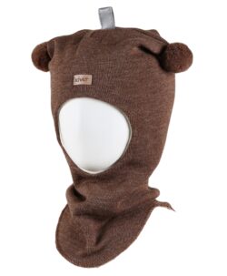 Varm og vindtett balaclava med to dusker, refleks på toppen og logo fra finske Kivat. Luen er strikket i 100% fin ull og foret med GOTS- sertifisert økologisk bomull. Luen har ekstra padding rundt ører og panne og ekstra refleks på toppen. Dette er en lue som du kan føle deg trygg på at barnet ikke blir kald i. Luen er slitesterk og kan fint kan gå i arv og varme flere. Laget i Finland.