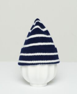 Beanie lue av høy kvalitet fra Le Bonnet Amsterdam. Luen er laget av 75% myk lammeull og 25% angora. Luen har et Caregora sertifikat som betyr at fibrene i plagget er av høyeste kvalitet og fra dyrehold med god dyrevelferd. Dette er en lue som varmer ekstra godt. 