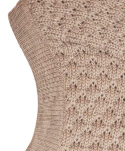 Myk og varm strikket balaclava fra danske HUTTEliHUT i 100% merinoull. Produsert i Danmark. Vaskes fint på 30 grader ullprogram med vaskemiddel for ull/silke. Tørkes flatt.