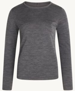 Myk og varm genser til dame fra Hust&Claire i 50% merinoull, 45% bambusviskose og 5% polyamid. Det er tynn bambusviskose innerst og fin merinoull ytterst. Sertifisert med Standard 100 fra OEKO-TEX®. Hust&Claire lanserer denne høsten "me&mum". Det er myke og varme plagg til dame i samme kvalitet som til baby og barn.