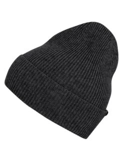 Myk beanie lue fra mp Denmark i en stødig og varm kvalitet av 40% merinoull, 30% Viskose, 20% polyamid og 10% Kashmir. Denne luen er tett og fin i strikken så den holder fasongen godt. Kan vaskes i maskin på 30 grader ullprogram  med vaskemiddel for ull/silke.