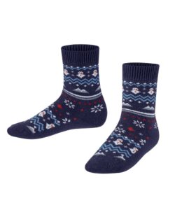 En litt tykkere, slitesterk og varm vintersokk fra Falke med snømenn, fjell og snøkrystaller. Falke er kjent for sin gode kvalitet og passform. Sokkene er laget av 34% polyamid, 27% ull. 23% viskose, 15% kashmir og 1% elastan.