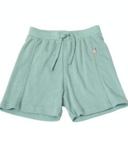 Myk ullshorts fra Joha i 100% merinoull med god og stødig strikk i livet. Snøringen er til pynt. Sertifiseringer: OEKO-TEX® Standard 100 & Woolmark Pure Merino Wool.