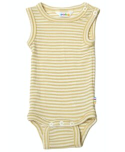 Myk body singlet i ull/silke fra Joha i ribbestrikk. Den er tøyelig og god å ha på. Den fine ull/silke blandingen med 85% merinoull og 15% silke gjør at den føles ekstra myk mot huden. Sertifiseringer: OEKO-TEX® Standard 100 & Woolmark Wool Rich Blend.
