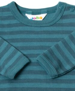 Stødig og varmt ullsett med body og longs fra Joha i 95% merinoull og 5% polyamid. Knepping på skulderen og stødig strikk i livet på longsen. Sertifiseringer: OEKO-TEX® Standard 100 & Woolmark Wool Rich Blend.